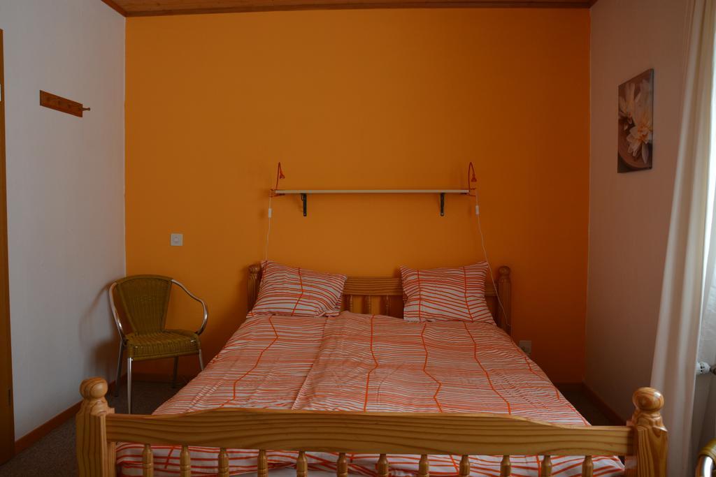 Hotel Restaurant Walliser Sonne Reckingen Room photo