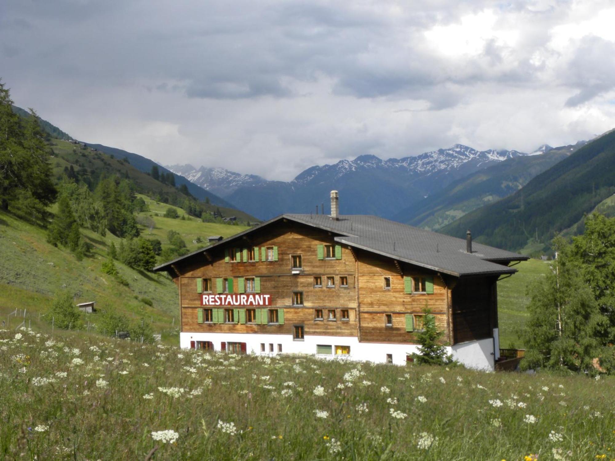 Hotel Restaurant Walliser Sonne Reckingen Exterior photo