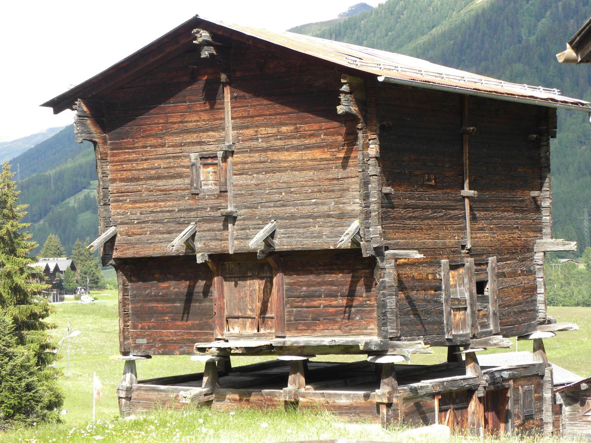 Hotel Restaurant Walliser Sonne Reckingen Exterior photo