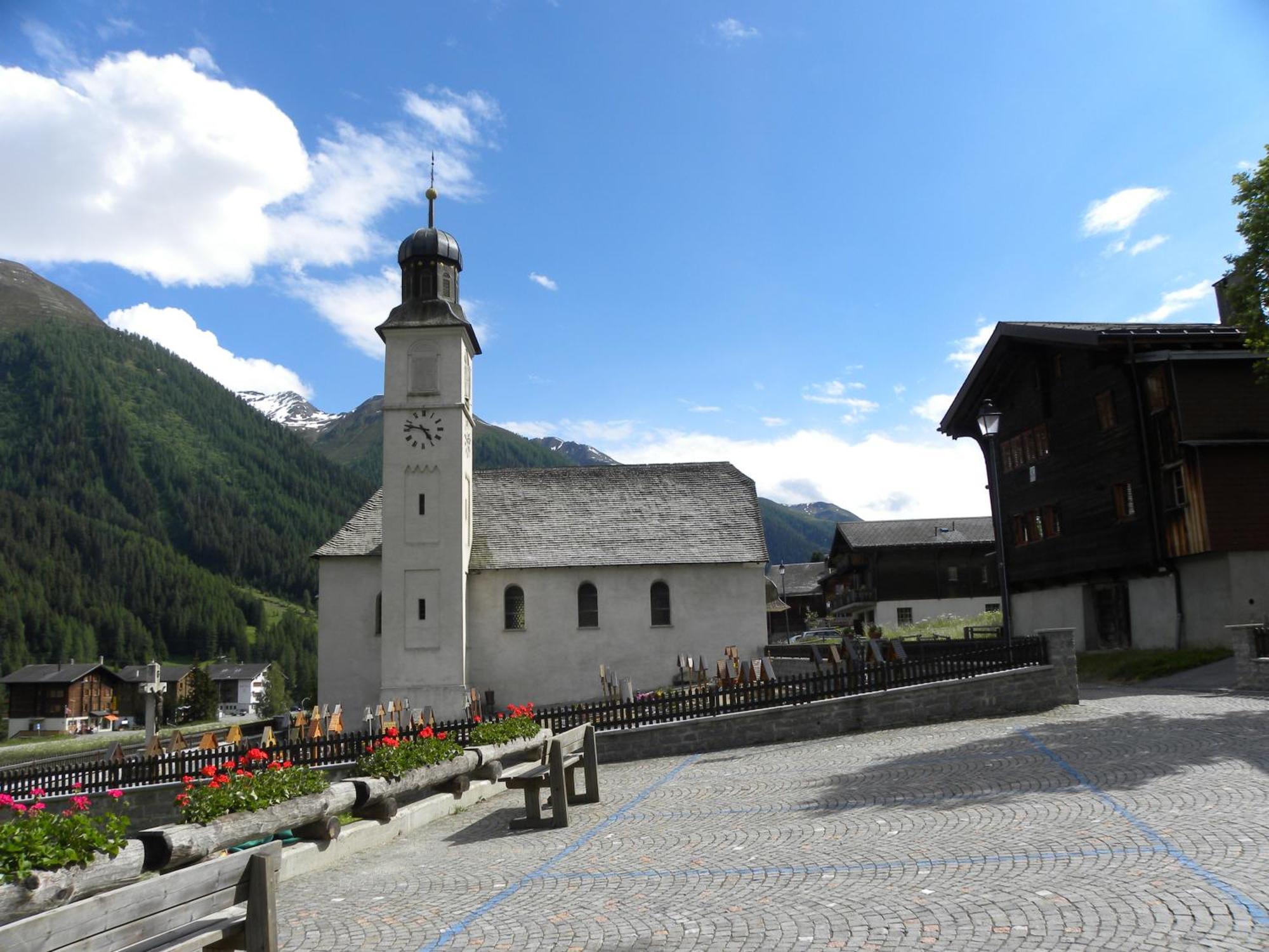 Hotel Restaurant Walliser Sonne Reckingen Exterior photo