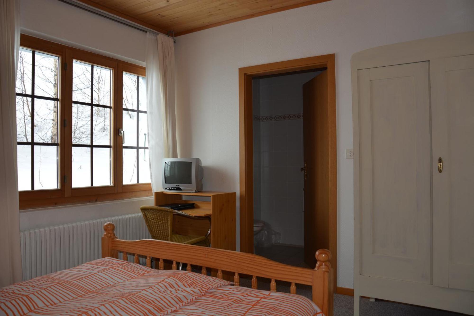 Hotel Restaurant Walliser Sonne Reckingen Room photo