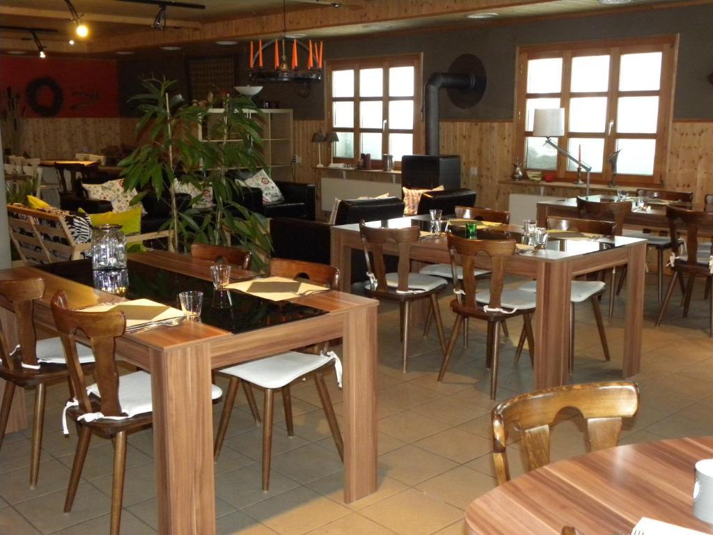 Hotel Restaurant Walliser Sonne Reckingen Exterior photo