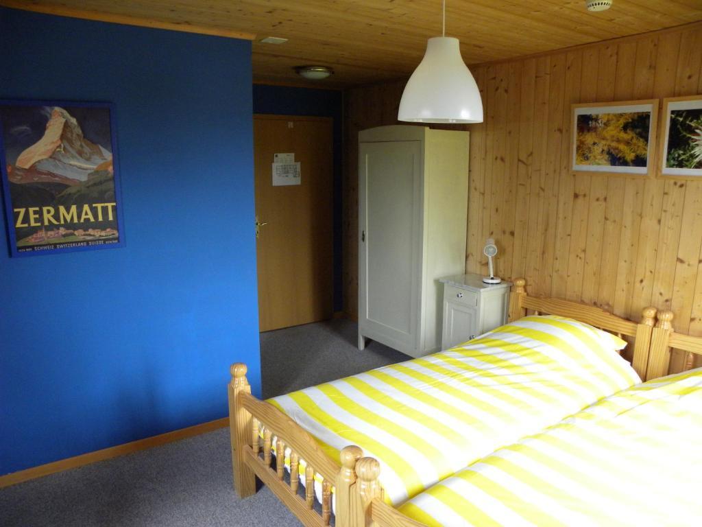 Hotel Restaurant Walliser Sonne Reckingen Room photo