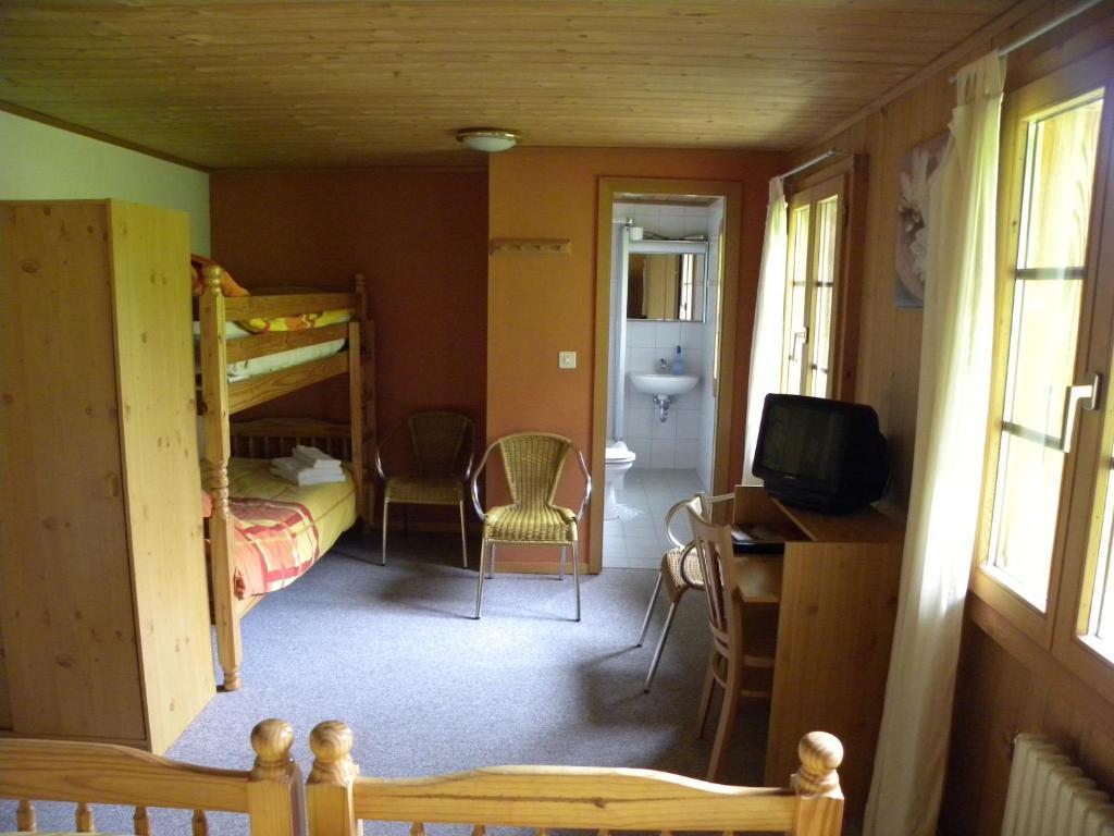Hotel Restaurant Walliser Sonne Reckingen Room photo