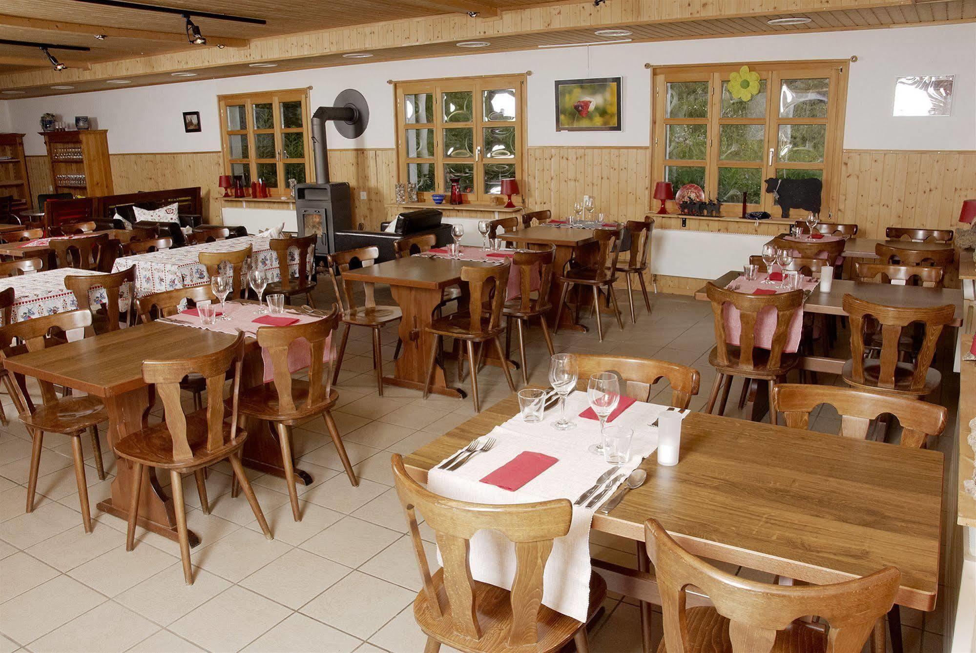 Hotel Restaurant Walliser Sonne Reckingen Exterior photo