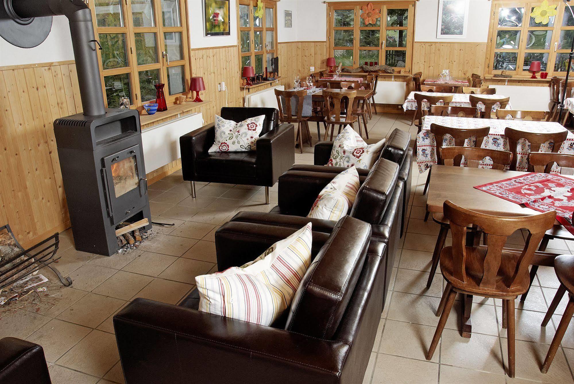 Hotel Restaurant Walliser Sonne Reckingen Exterior photo
