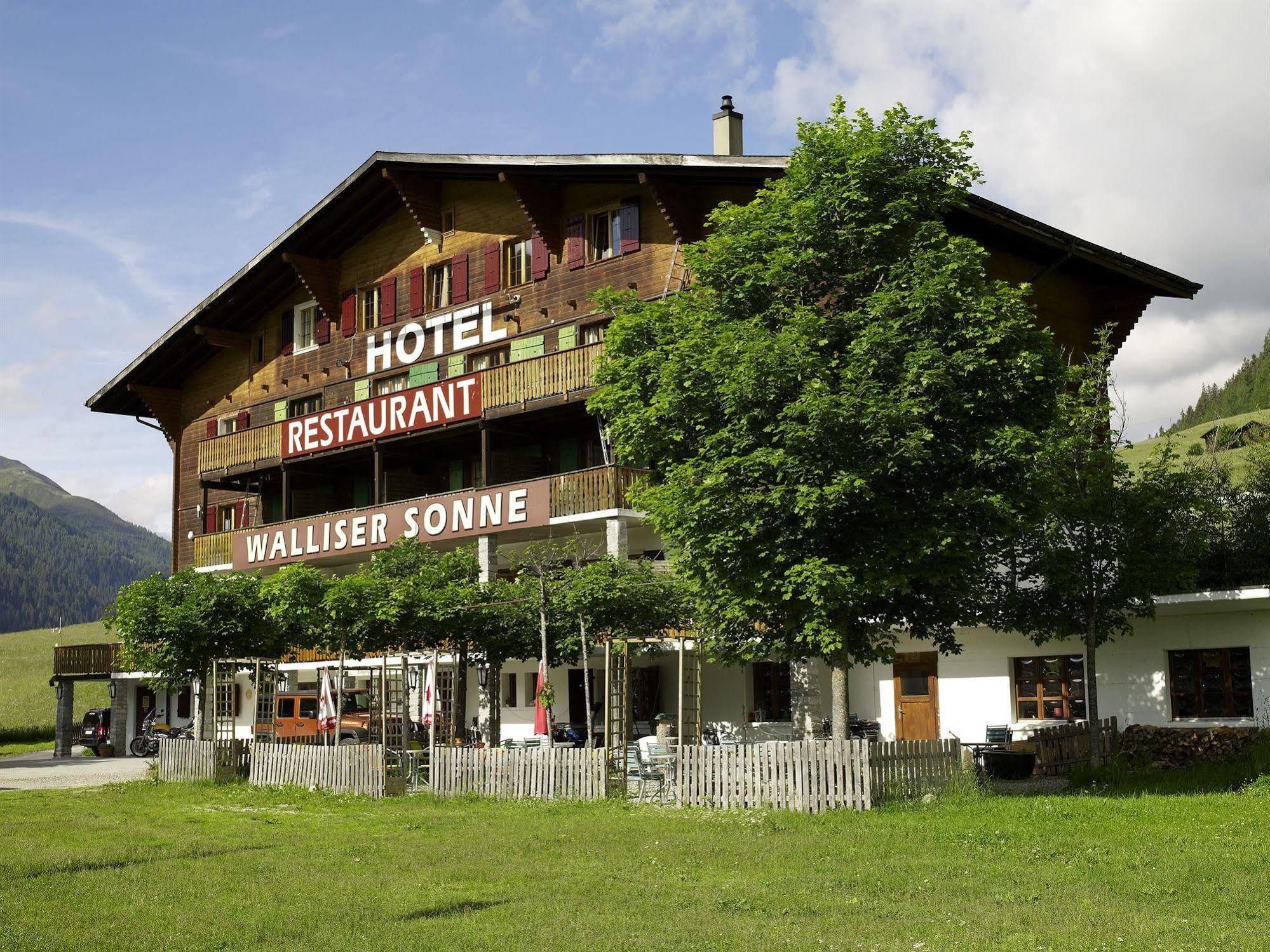 Hotel Restaurant Walliser Sonne Reckingen Exterior photo